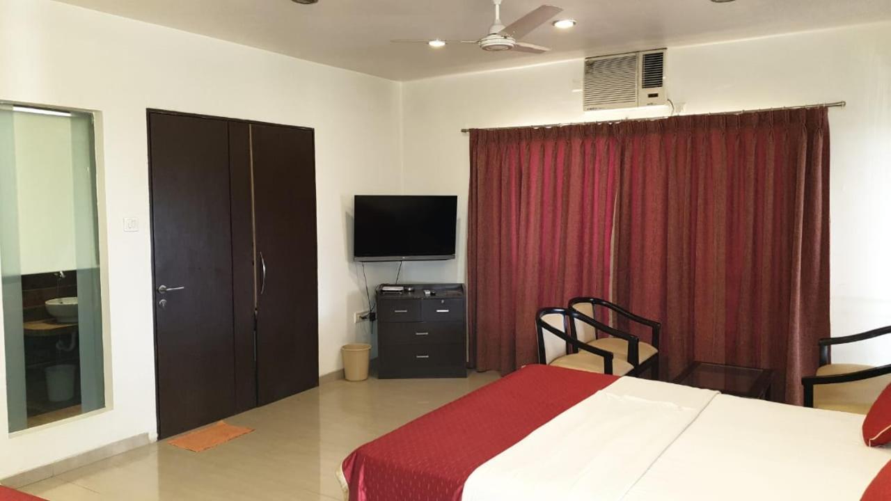 Resort Silver Hills Lonavala Exteriör bild