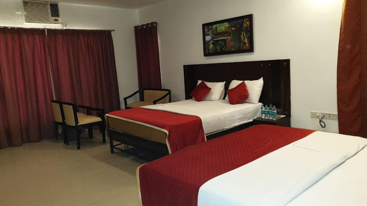Resort Silver Hills Lonavala Exteriör bild