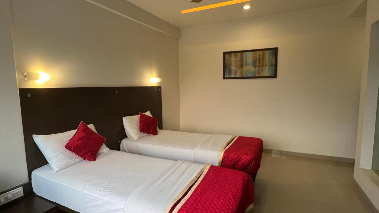 Resort Silver Hills Lonavala Exteriör bild
