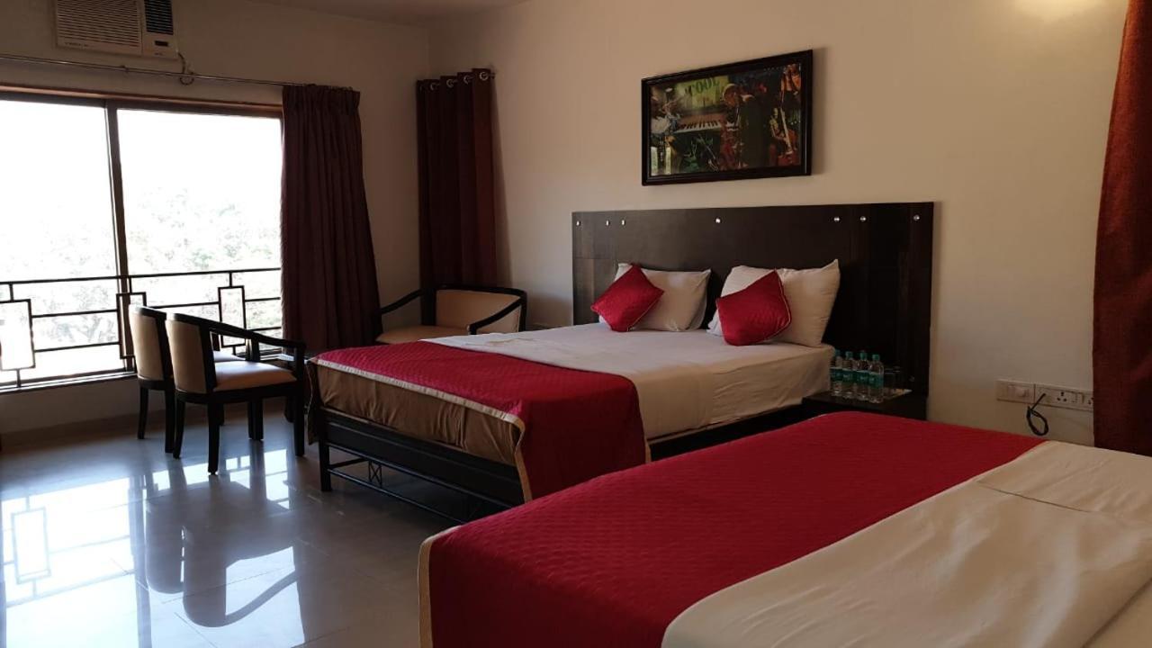 Resort Silver Hills Lonavala Exteriör bild