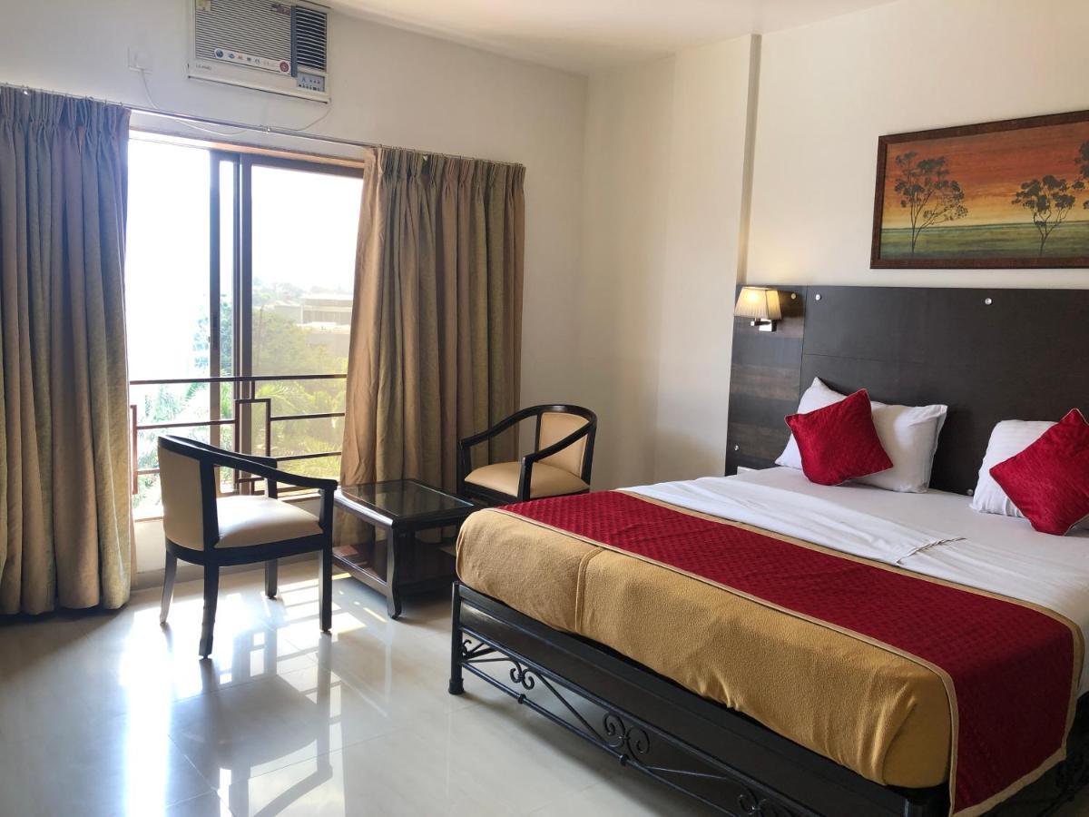 Resort Silver Hills Lonavala Exteriör bild
