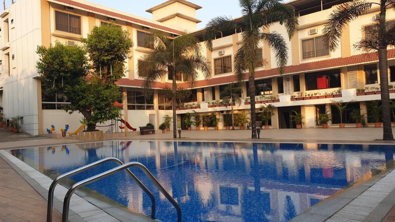 Resort Silver Hills Lonavala Exteriör bild