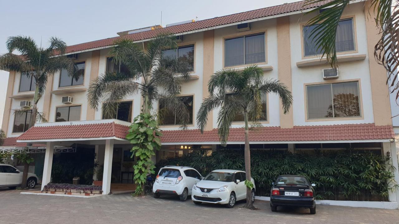Resort Silver Hills Lonavala Exteriör bild