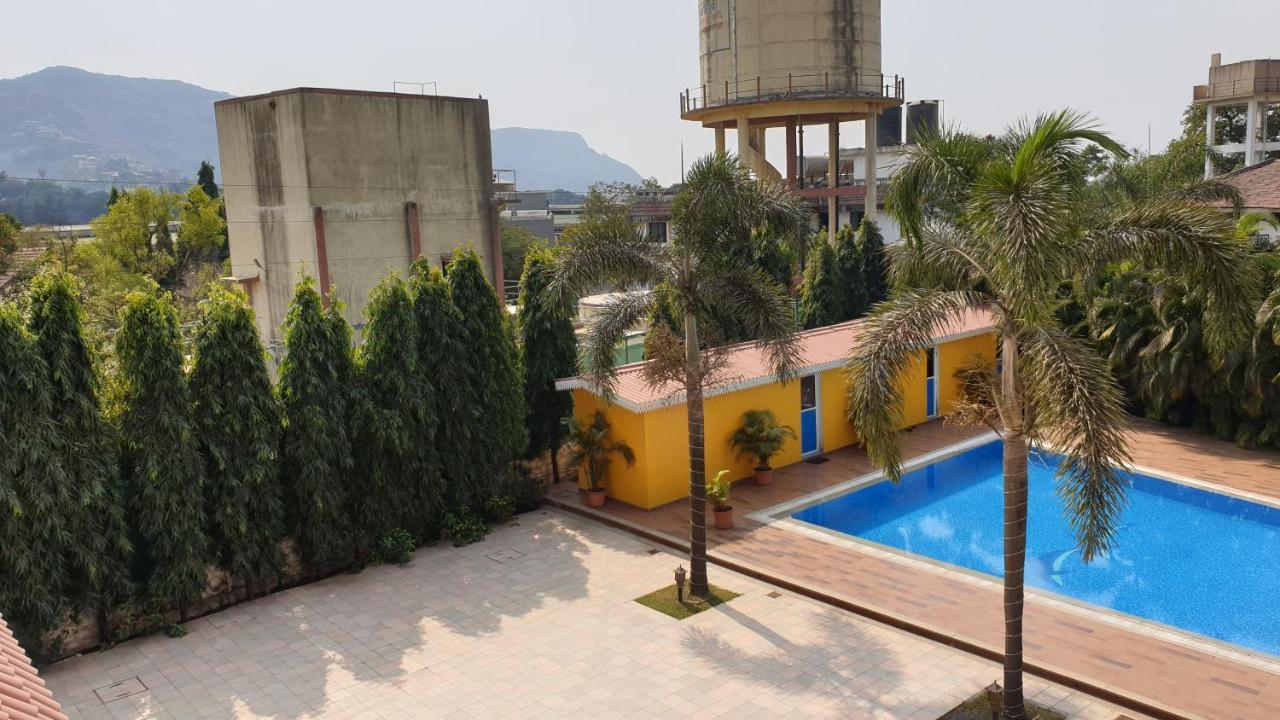 Resort Silver Hills Lonavala Exteriör bild