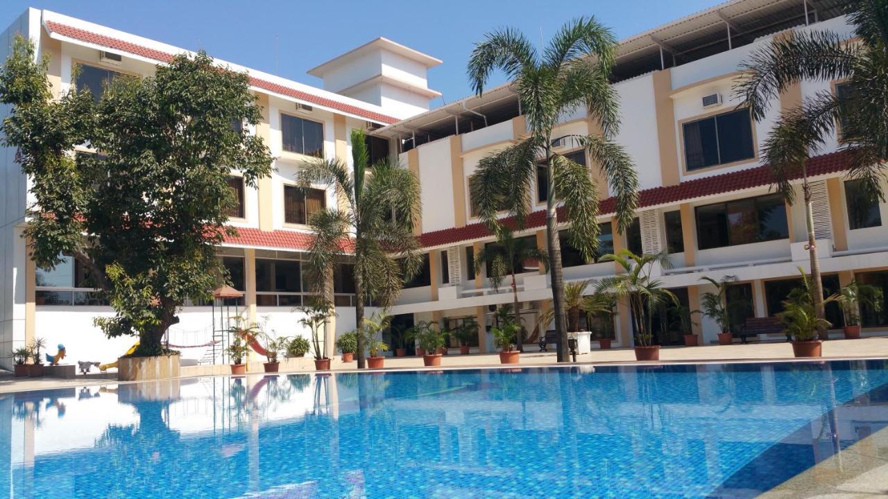 Resort Silver Hills Lonavala Exteriör bild
